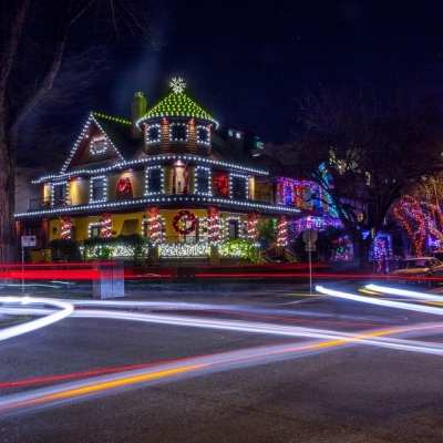 @westendbia: “We spotted this amazing holiday light display on Nelson